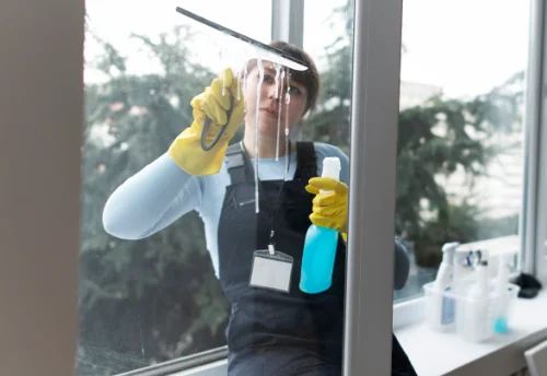 Nettoyage de vitres intérieures et extérieures à Kernilis